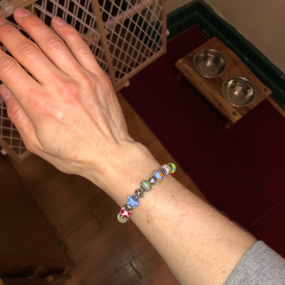 Handmade artisan glass bead bracelet like new! - Picture 6 of 6